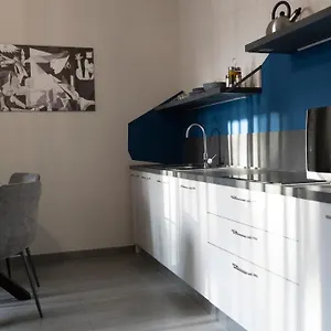 https://etna-suite-design-apartments.catania-hotels.net